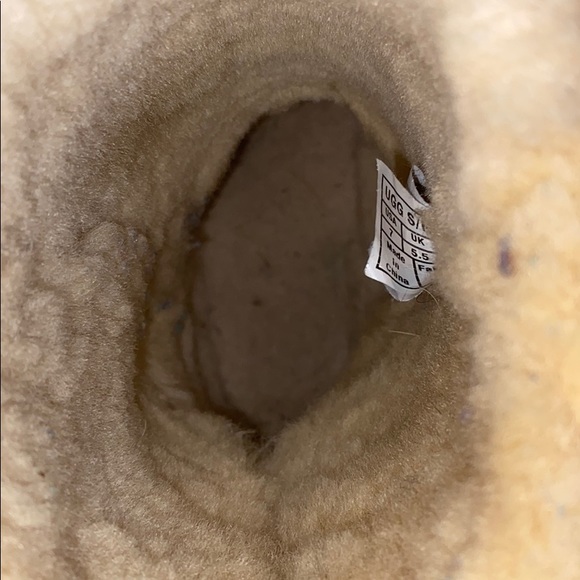 UGGS Boots - Picture 6 of 7